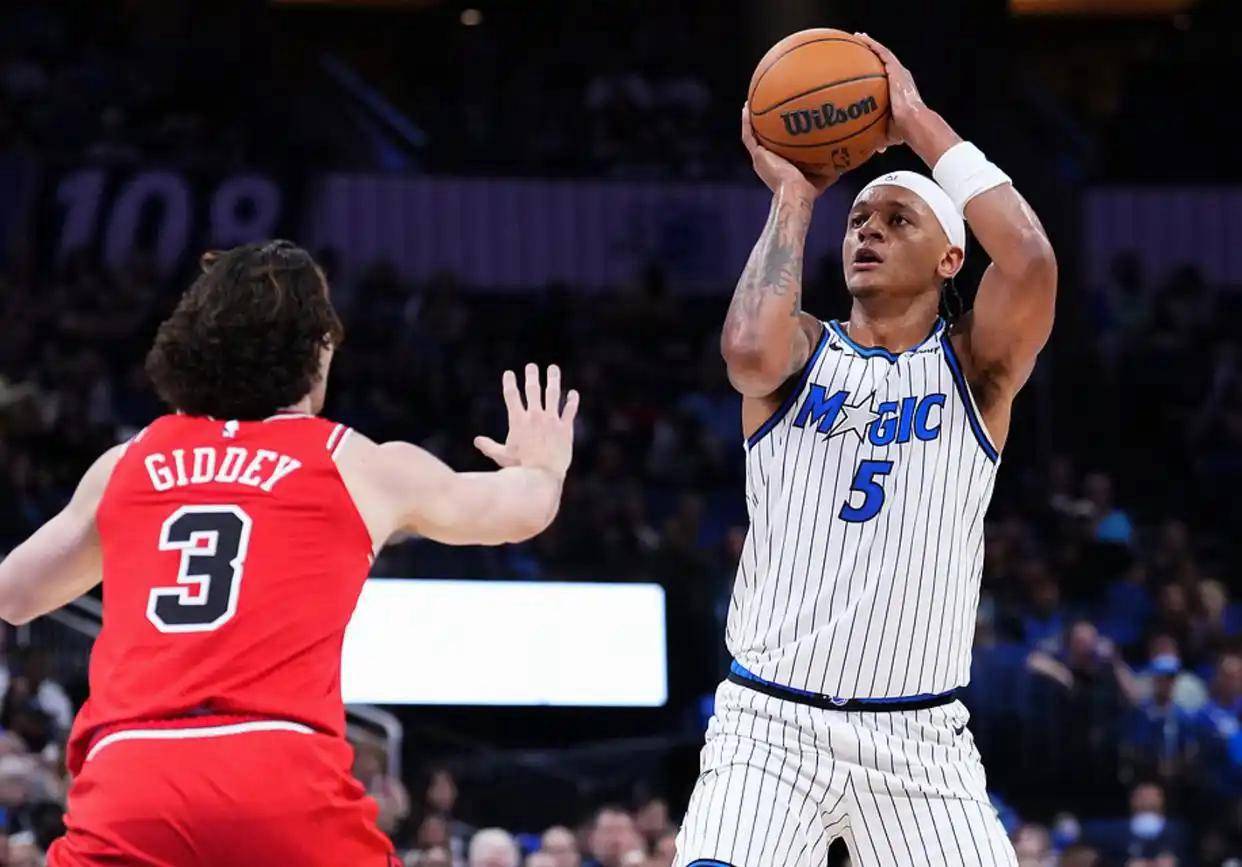 金年会足球官网-转折点！迈阿密热火手感冰凉，NBA季后赛国际比赛日攻防权衡，气氛紧张，球探报告显示潜力