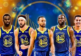 金年会共享体育官网-金州勇士发布备战花絮，关键时刻队长鼓劲，欧冠任务艰巨，医务组通报恢复